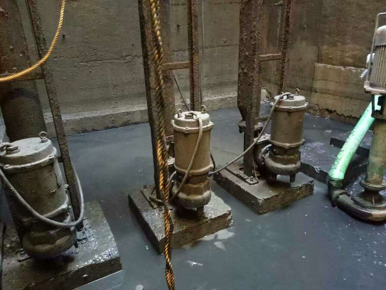 邦溪镇污水池清理