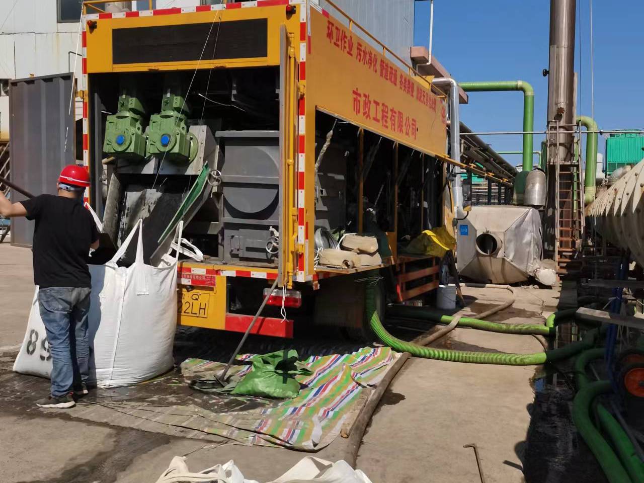 邦溪镇淤泥压干处理