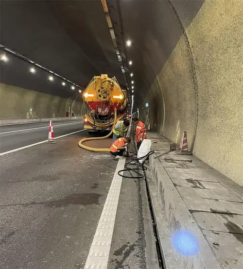 邦溪镇隧道排水渠清淤